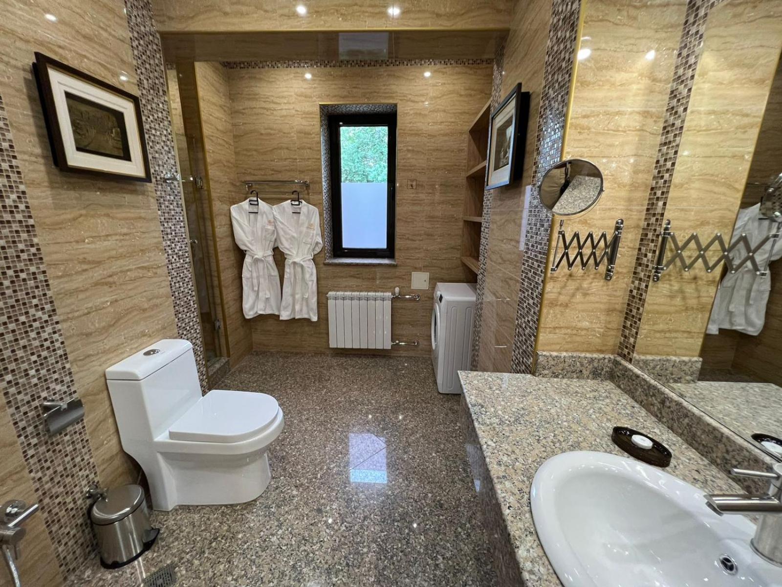 City Stay Апарт-Отель Алматы Ngoại thất bức ảnh